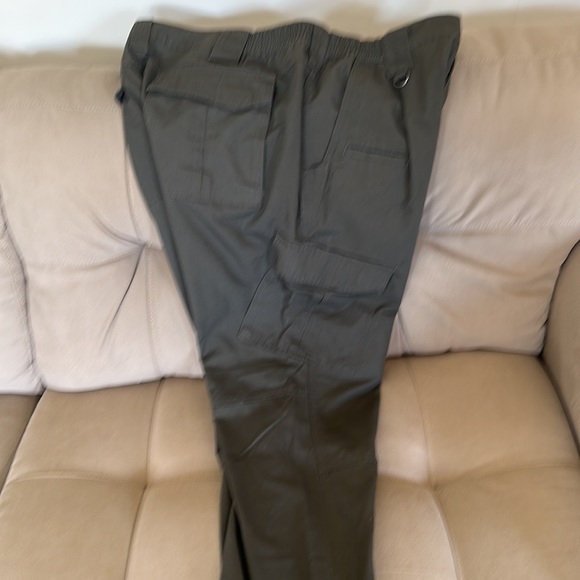 Two pair of military BDUs brand new - Picture 3 of 6